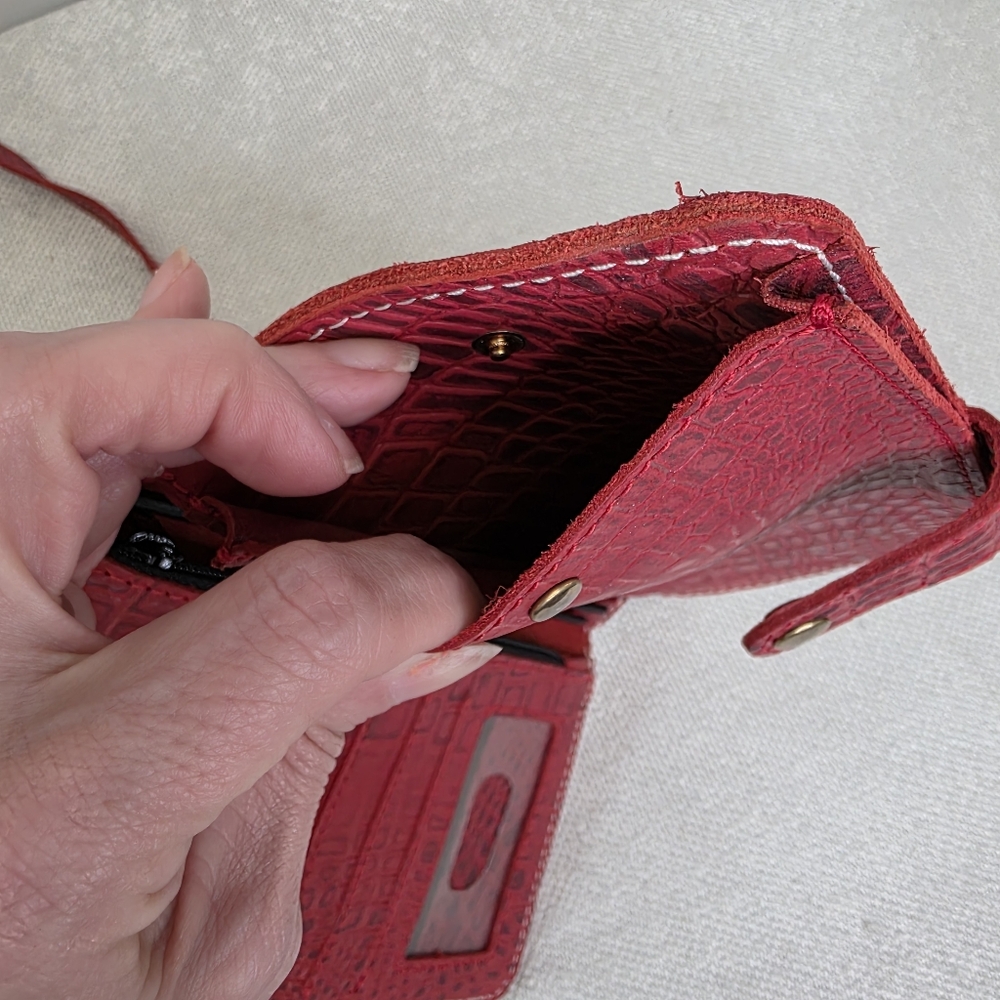 Planner Perfect Red Croc Embossed Leather Traveler’s Notebook Wallet & Crossbody - Picture 8 of 12